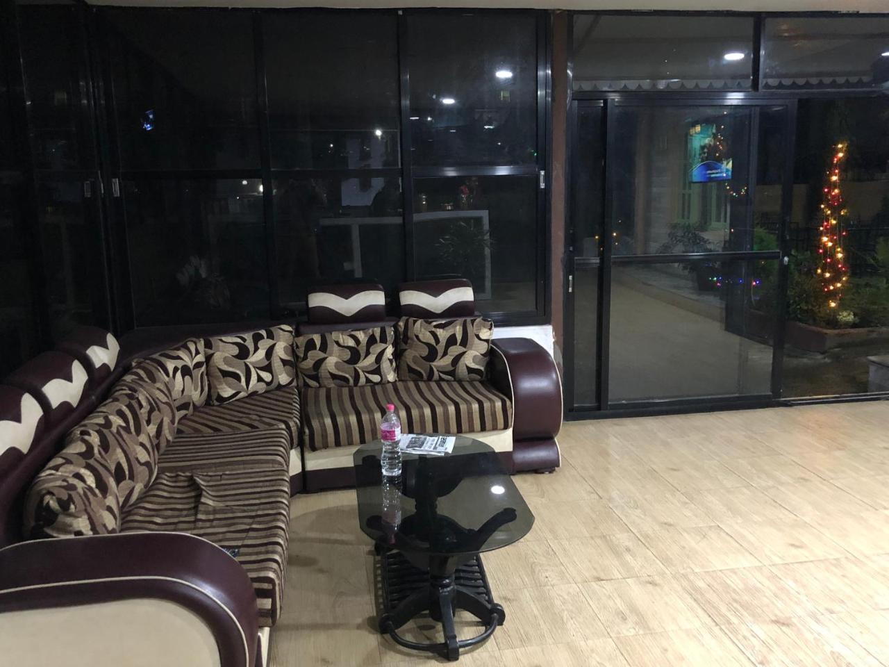 Hotel Blue Magnet Покхара Екстер'єр фото