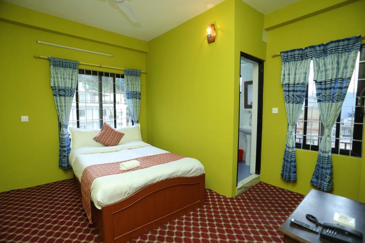 Hotel Blue Magnet Покхара Екстер'єр фото