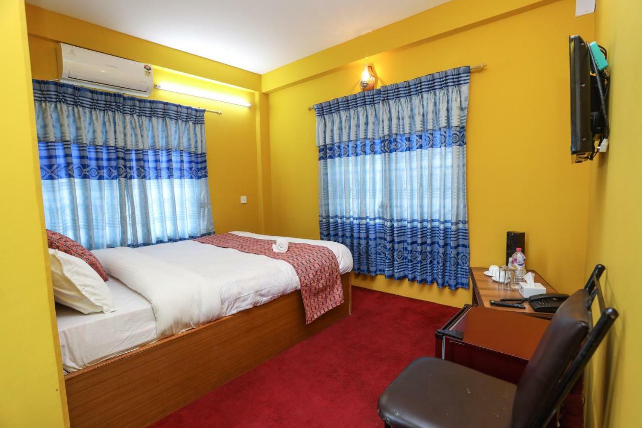 Hotel Blue Magnet Покхара Екстер'єр фото