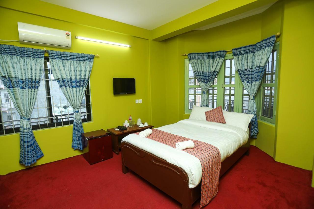 Hotel Blue Magnet Покхара Екстер'єр фото