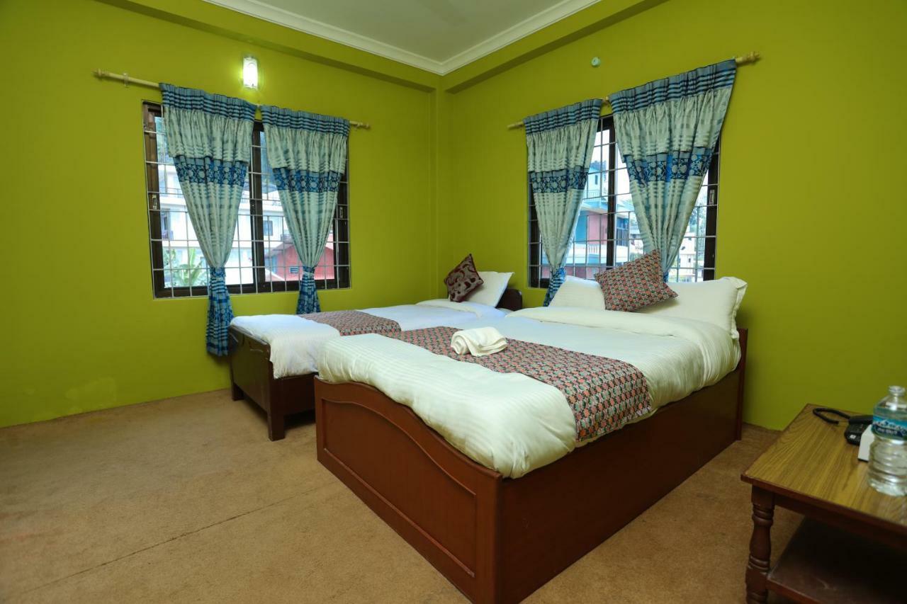 Hotel Blue Magnet Покхара Екстер'єр фото