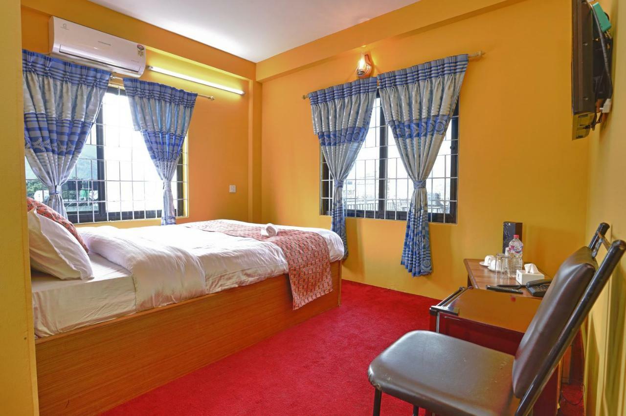 Hotel Blue Magnet Покхара Екстер'єр фото
