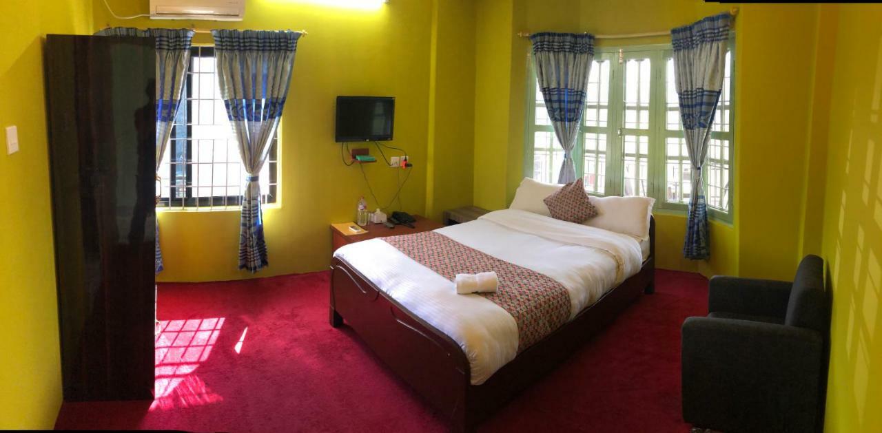 Hotel Blue Magnet Покхара Екстер'єр фото