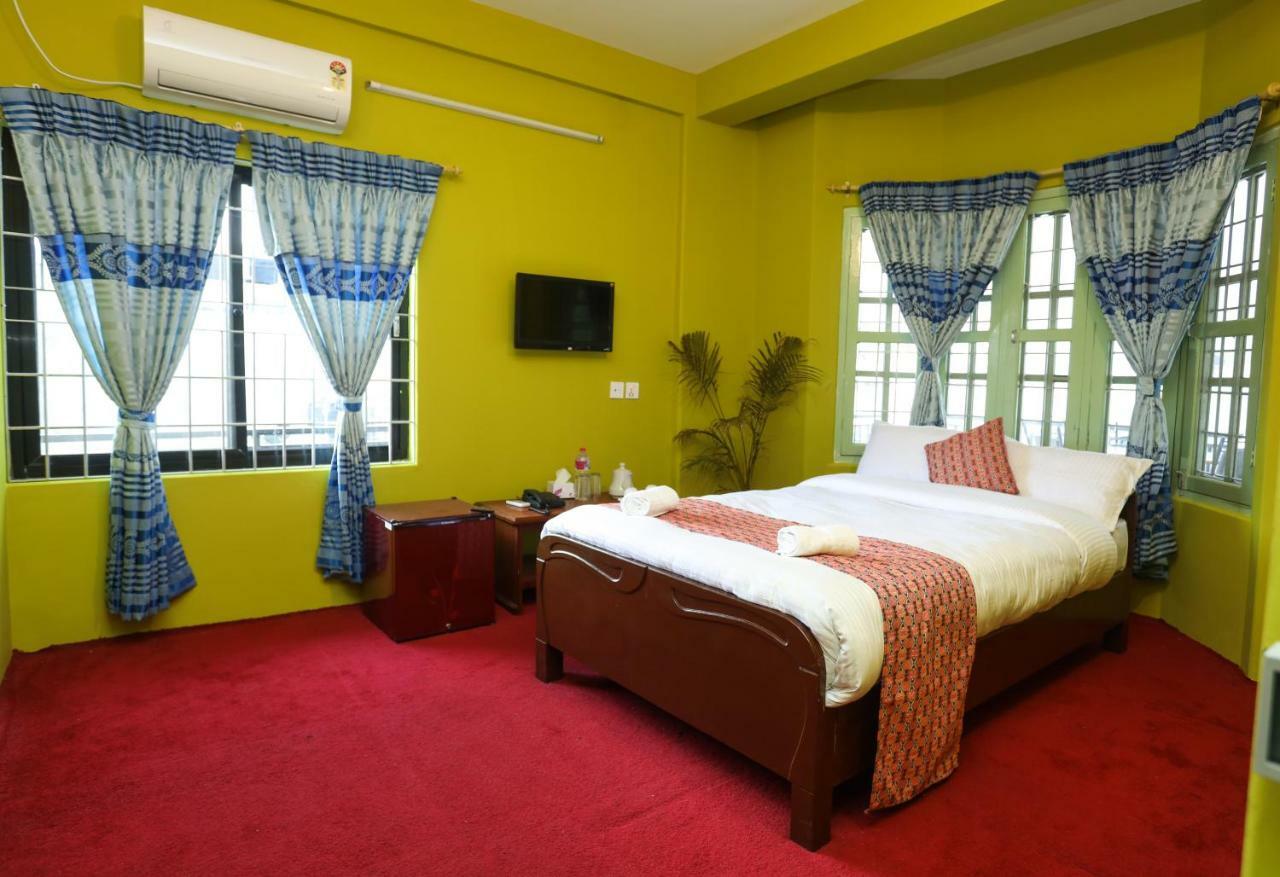 Hotel Blue Magnet Покхара Екстер'єр фото